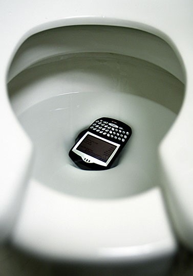 blackberrytoilet_540