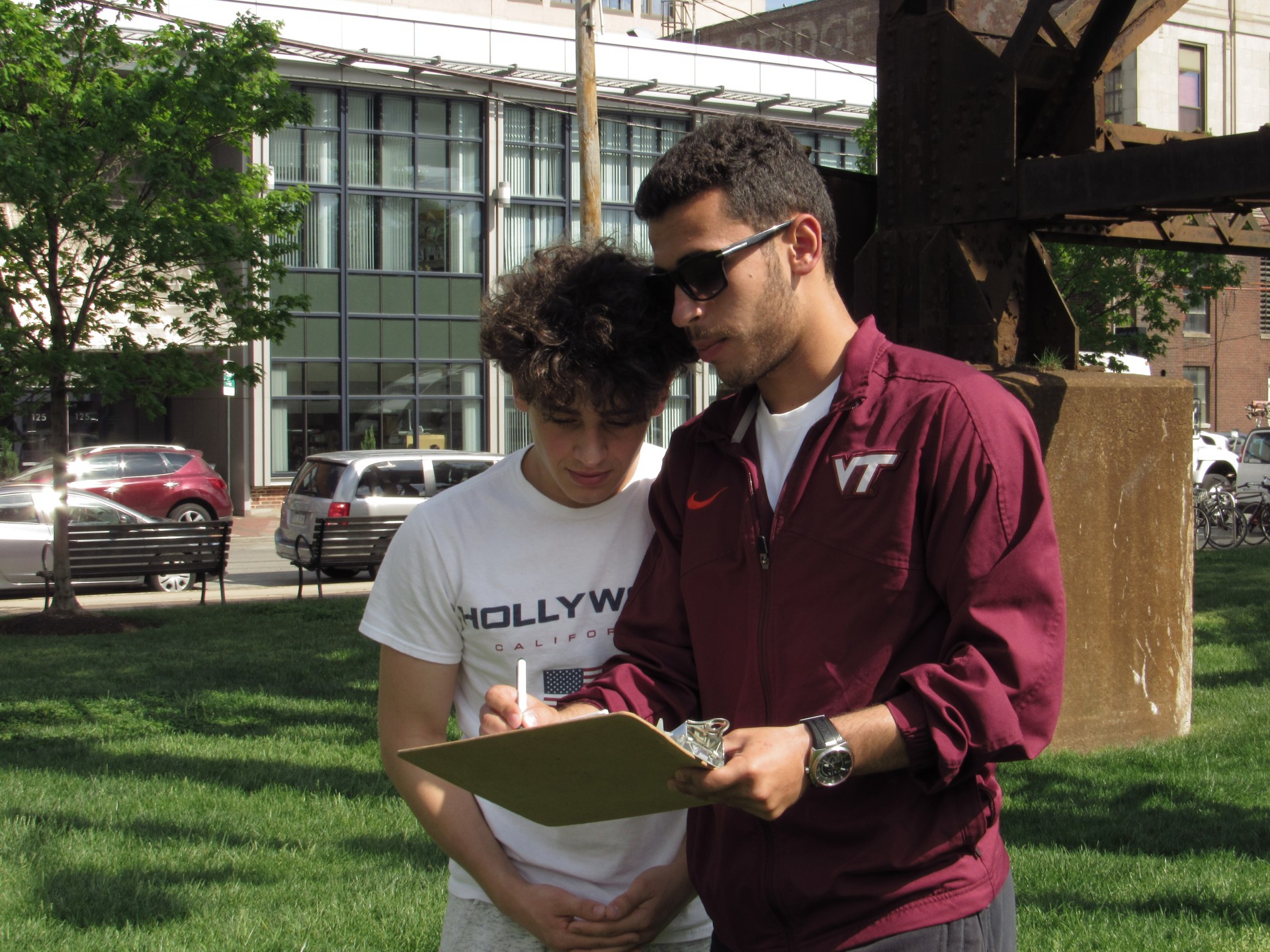 Explaining the bracket to one of the participants (Aidan)